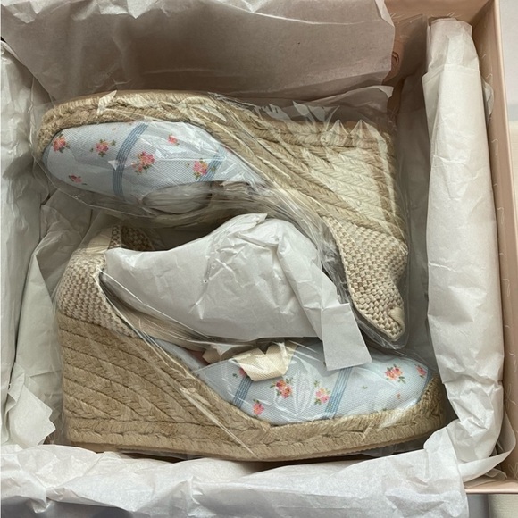 BNIB Gal Meets Glam x Margaux The Espadrille Blue - Picture 3 of 10